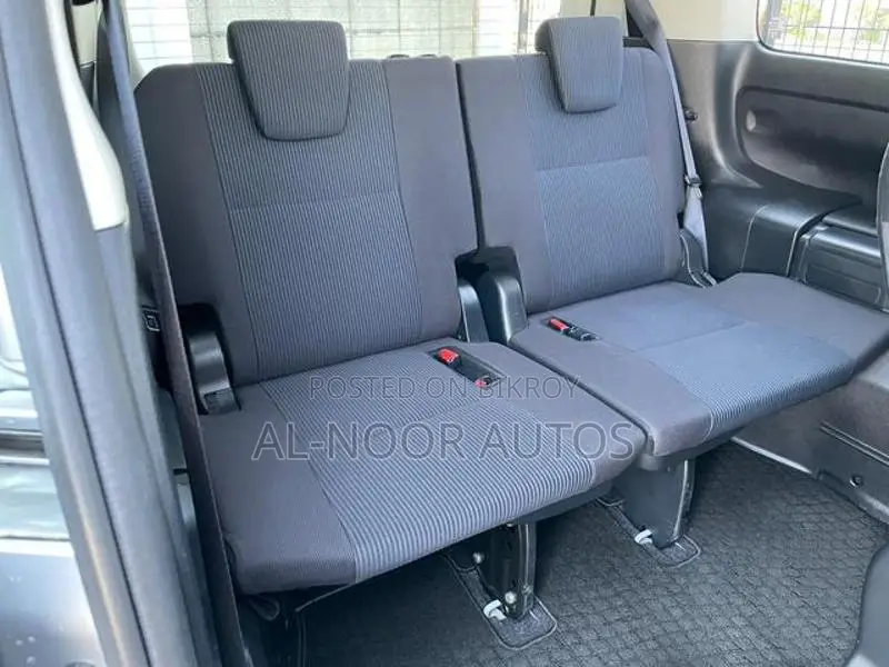 Toyota Noah Non hybrid 2021