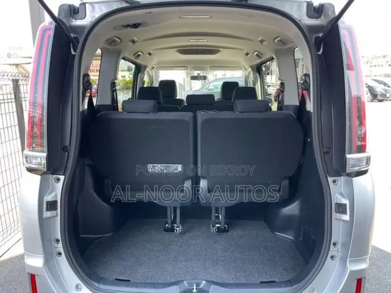 Toyota Noah Non hybrid 2021