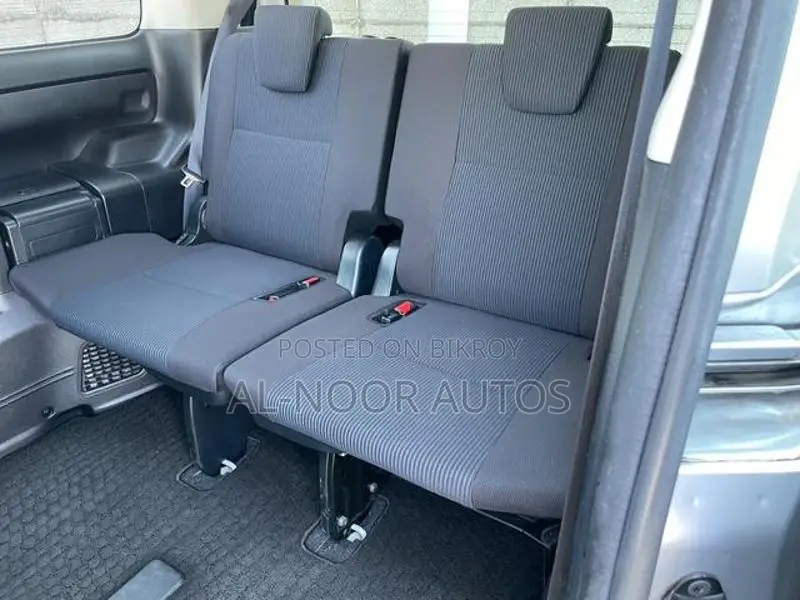 Toyota Noah Non hybrid 2021
