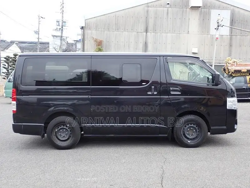 Toyota Hiace GL Dual AC 2021