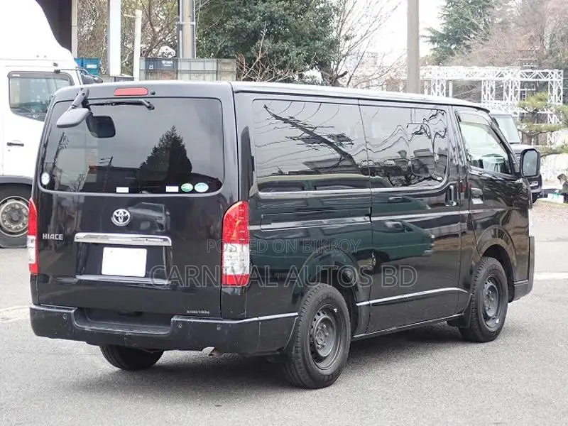 Toyota Hiace GL Dual AC 2021