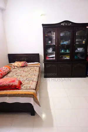 Showcase, Dressing Table, and Bed for Sale at an Attractive Price!