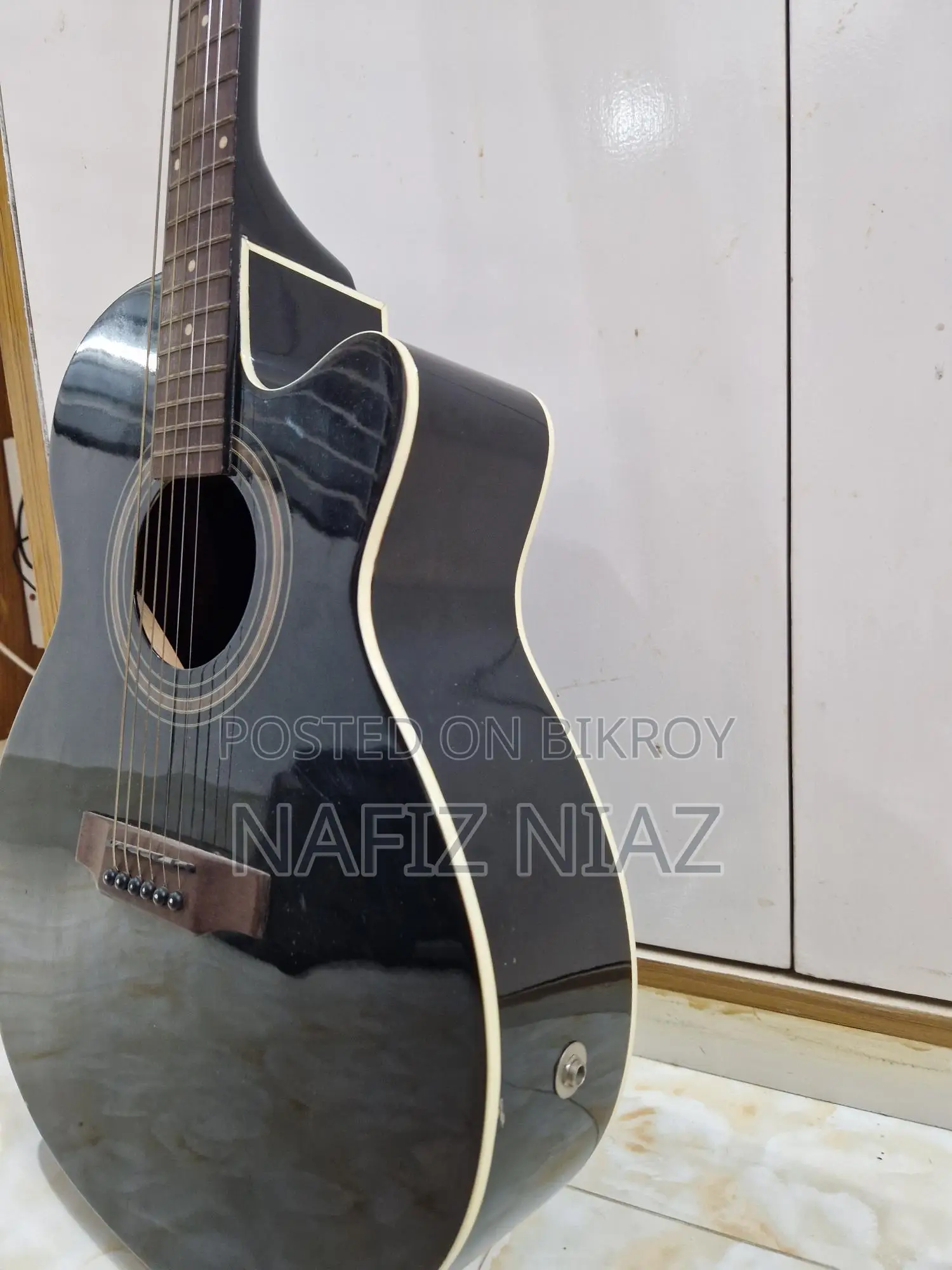 Guitar (Acoustic Axe)