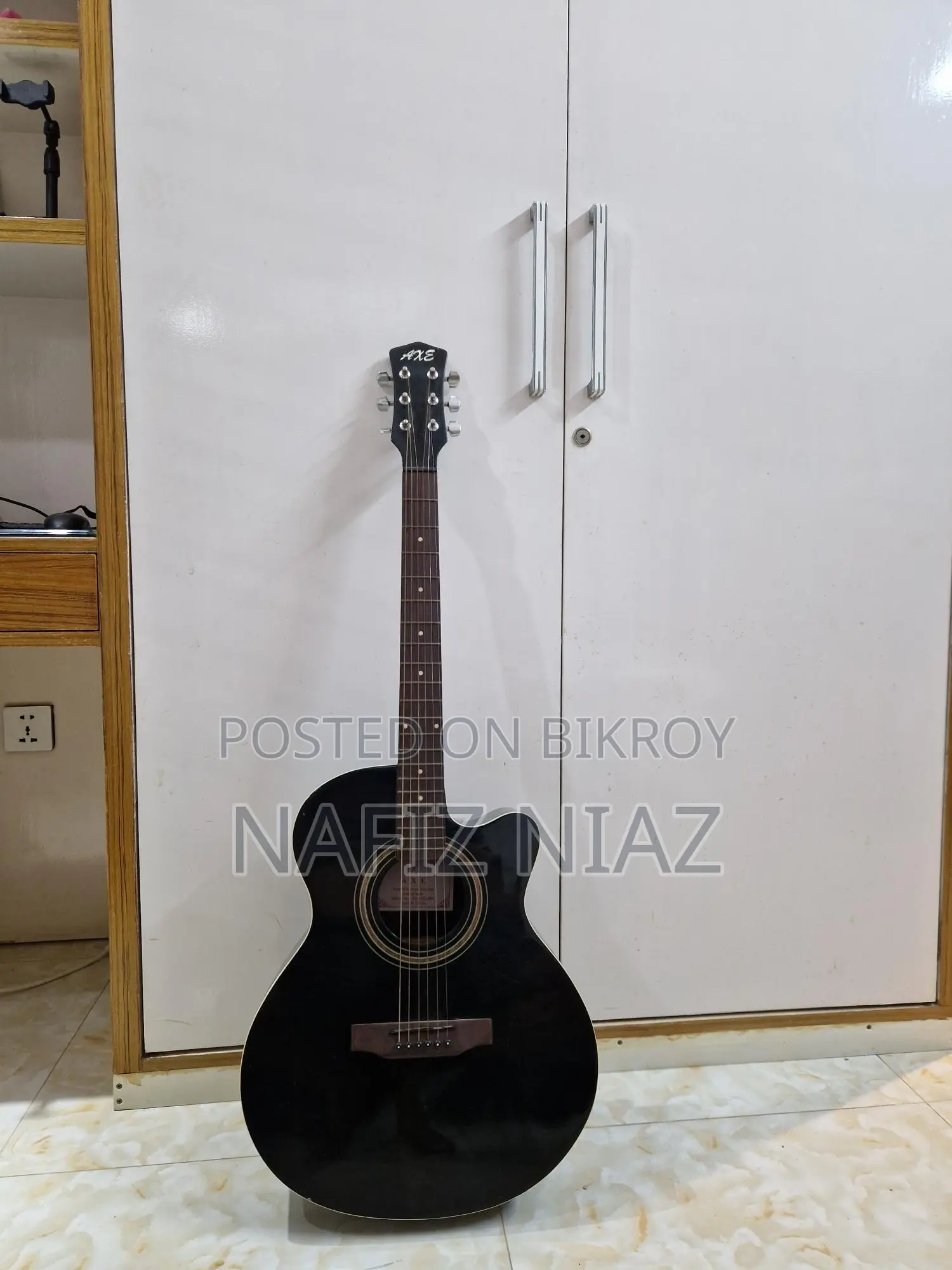 Guitar (Acoustic Axe)