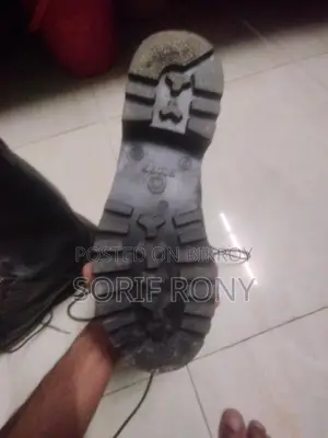 বুট বিক্রির জন্য