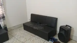 ২টি আলমারি, কিং সাইজ বেড, টেবিল ও ৫টি সোফা বিক্রয় হবে