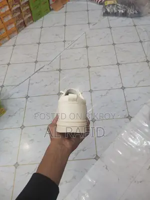 একেবারে নতুনের মতো স্টাইলিশ জুতার ব্র্যান্ড/নাম জুতা বিক্রি হবে।