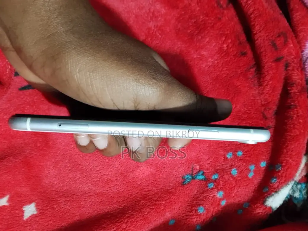 Apple iPhone XR 64 GB White