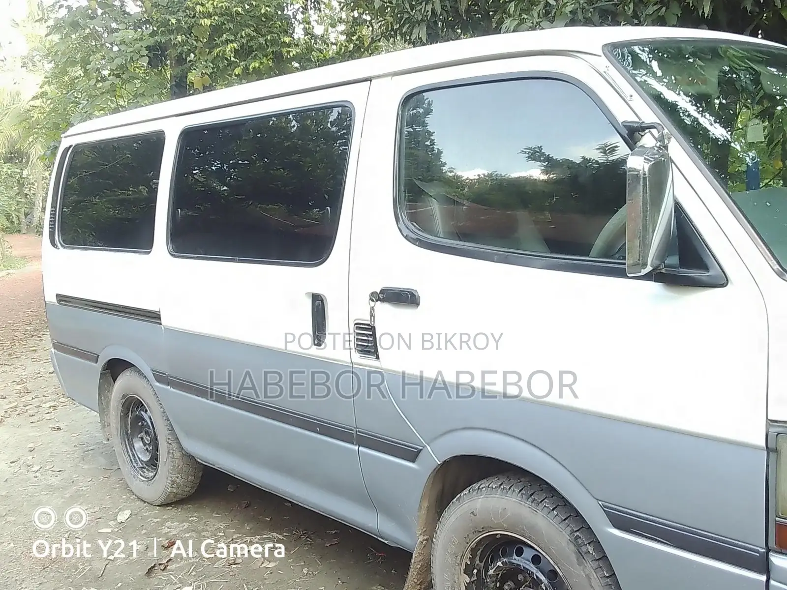 Toyota Hiace . 2004