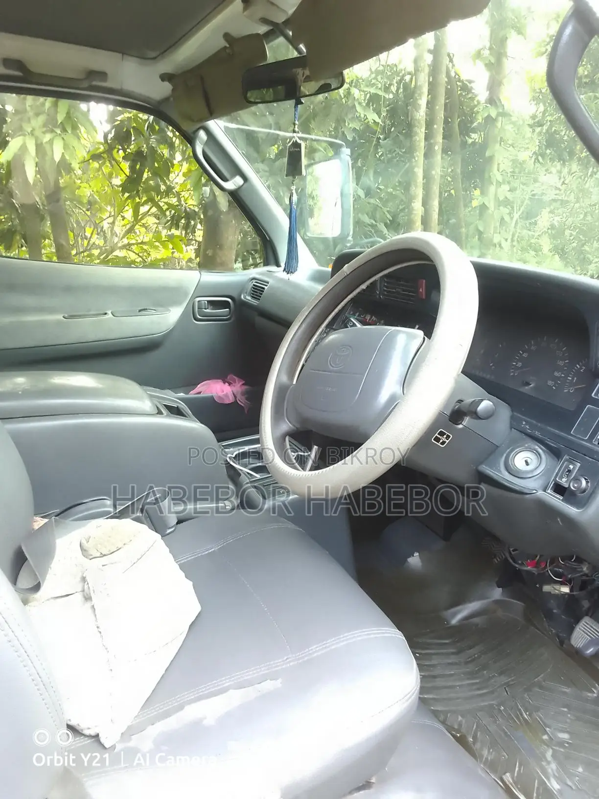 Toyota Hiace . 2004