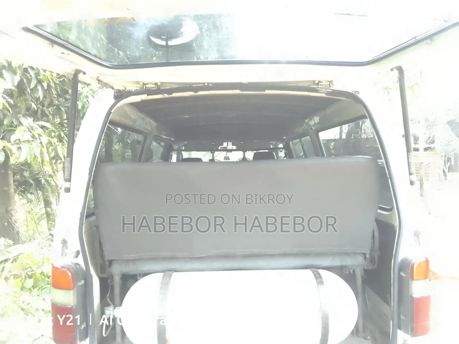Toyota Hiace . 2004