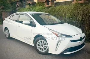 Toyota Prius S Dhaka Ready 2020
