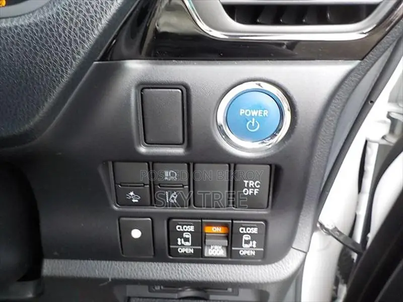 Toyota Esquire GI PKG... 2021