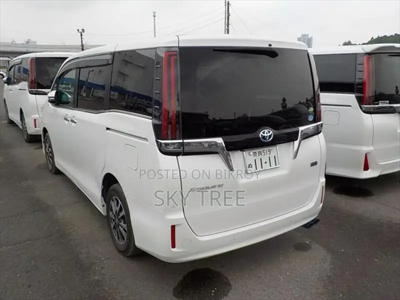 Toyota Esquire GI PKG... 2021
