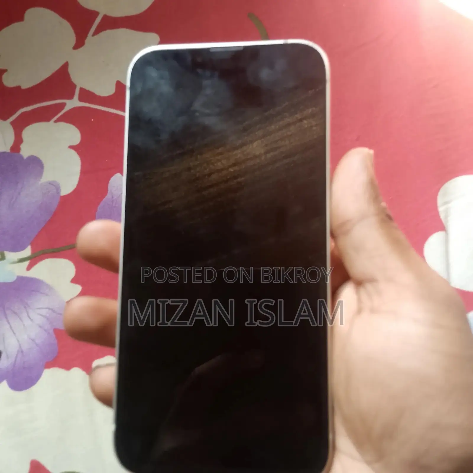Apple iPhone 13 (Used)