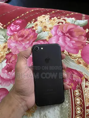 Apple iPhone 7 . (Used)