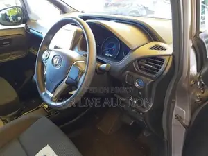 Toyota Noah Hybrid 2021