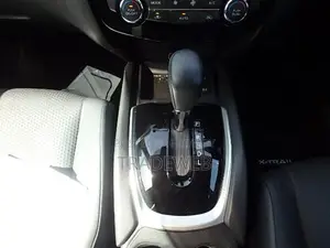 Nissan X-Trail 20 Xi HYBRID 2018