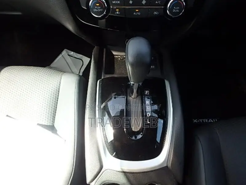 Nissan X-Trail 20 Xi HYBRID 2018
