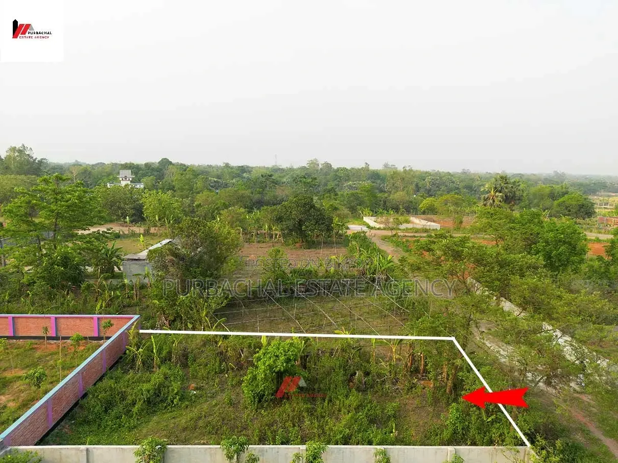 সেক্টর ১৩-এ ১০০ ফুট রোডের কাছে ৫ কাঠার প্লট