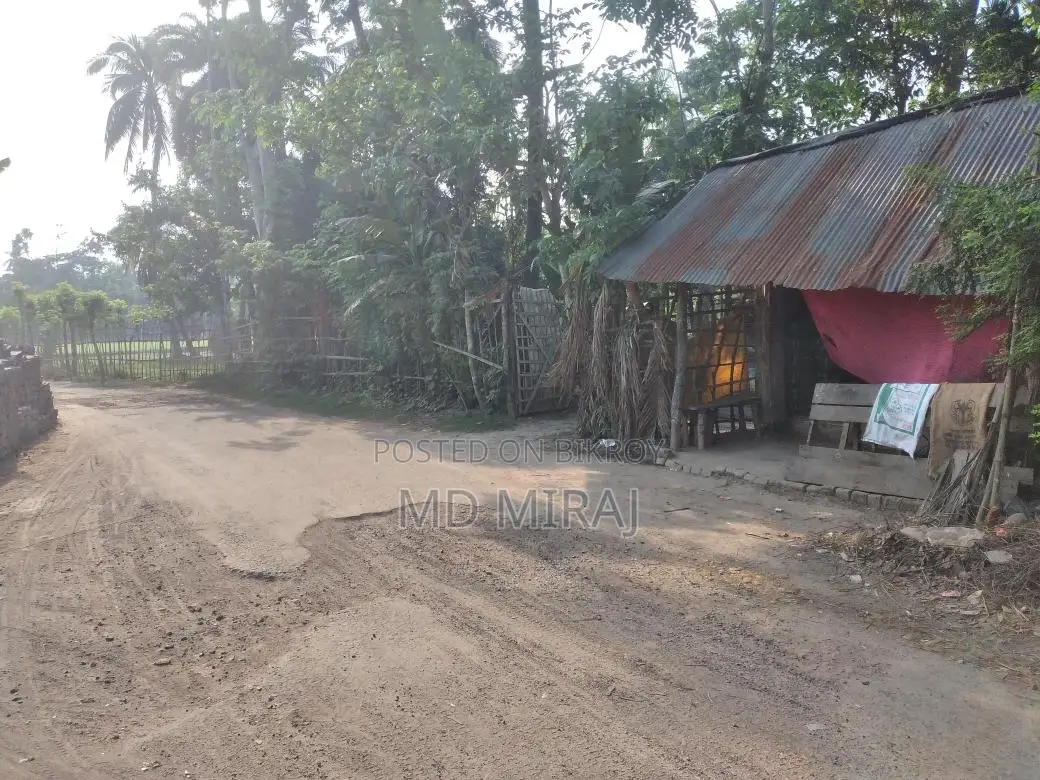 Land for sale with shop