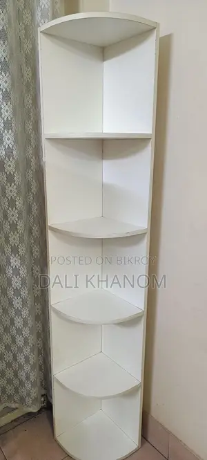সেলফ এবং ল্যাম্প শেড