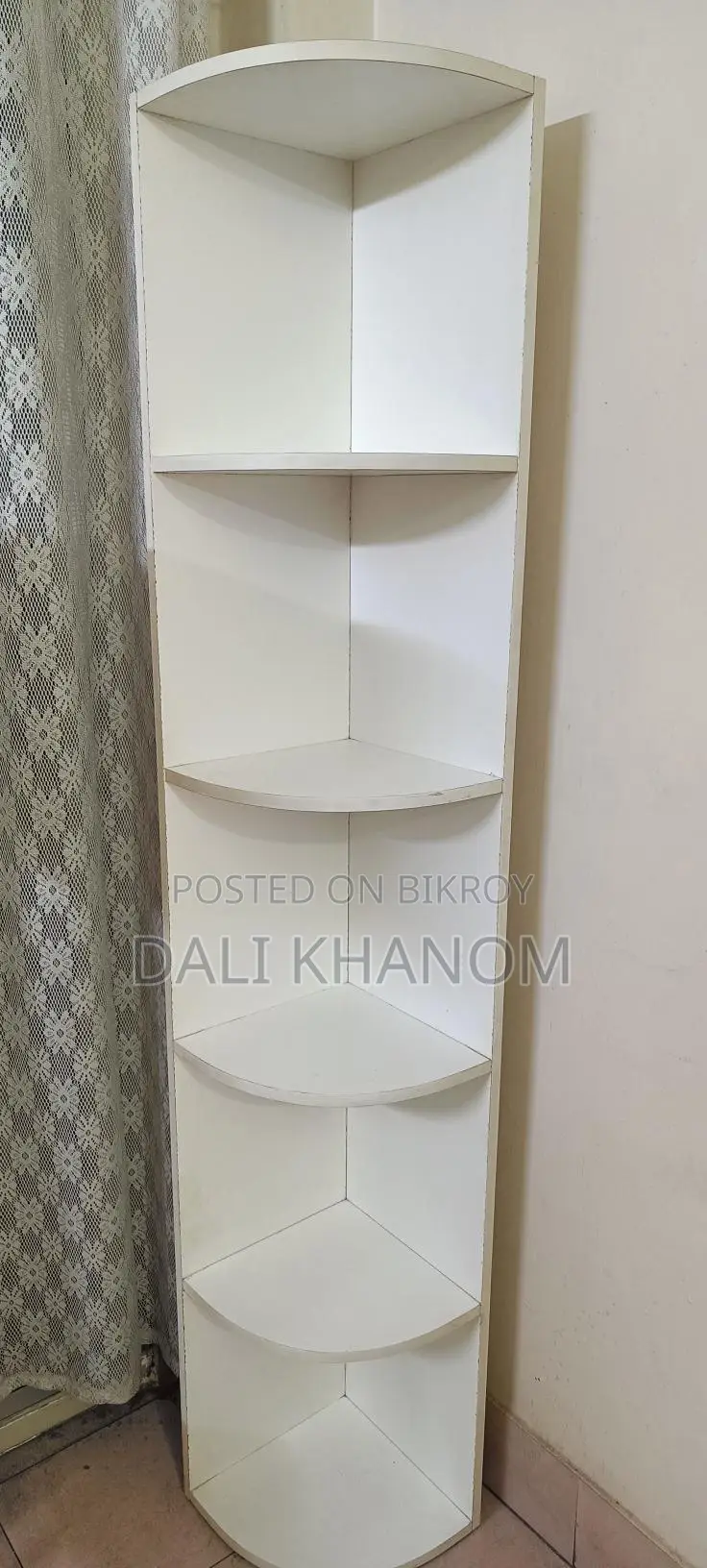 সেলফ এবং ল্যাম্প শেড
