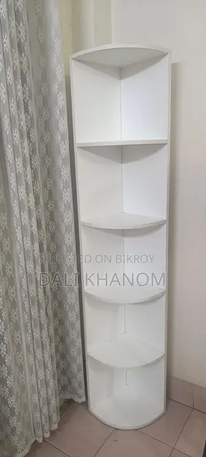 সেলফ এবং ল্যাম্প শেড