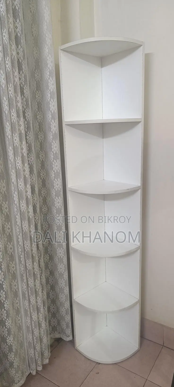 সেলফ এবং ল্যাম্প শেড