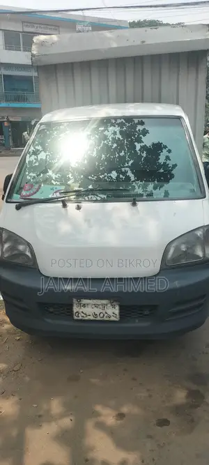 Toyota Cover Van . 2005