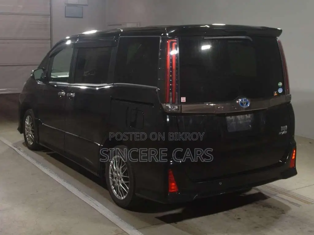 Toyota Noah SI WXB 3 HYB 3.5 2021