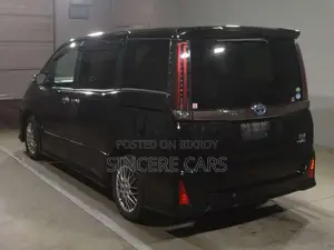 Toyota Noah SI WXB 3 HYB 3.5 2021
