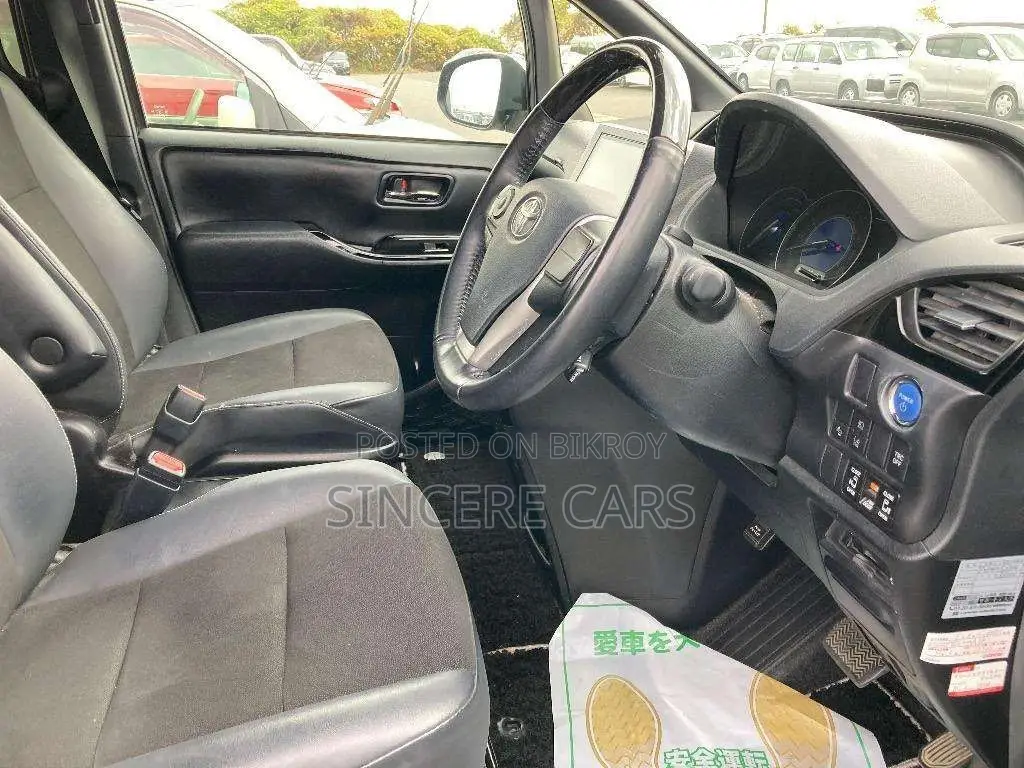 Toyota Noah SI WXB 3 HYB 3.5 2021