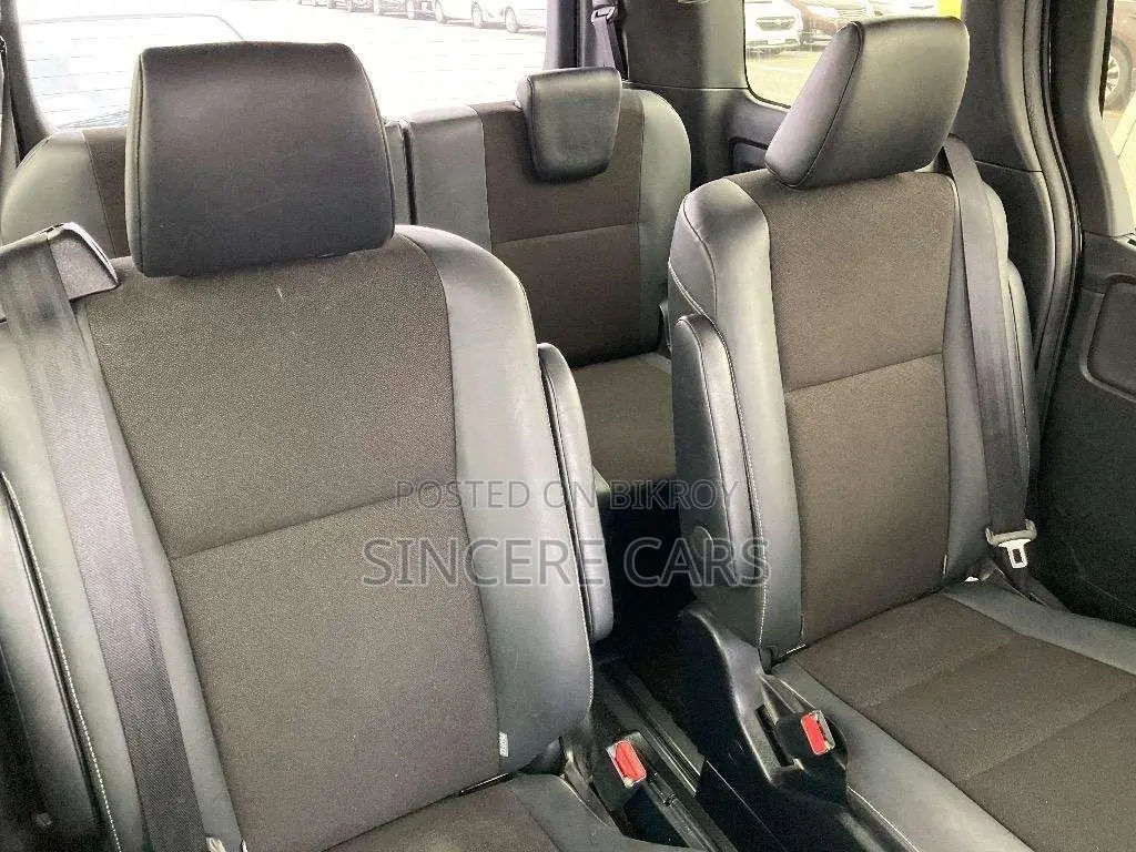 Toyota Noah SI WXB 3 HYB 3.5 2021