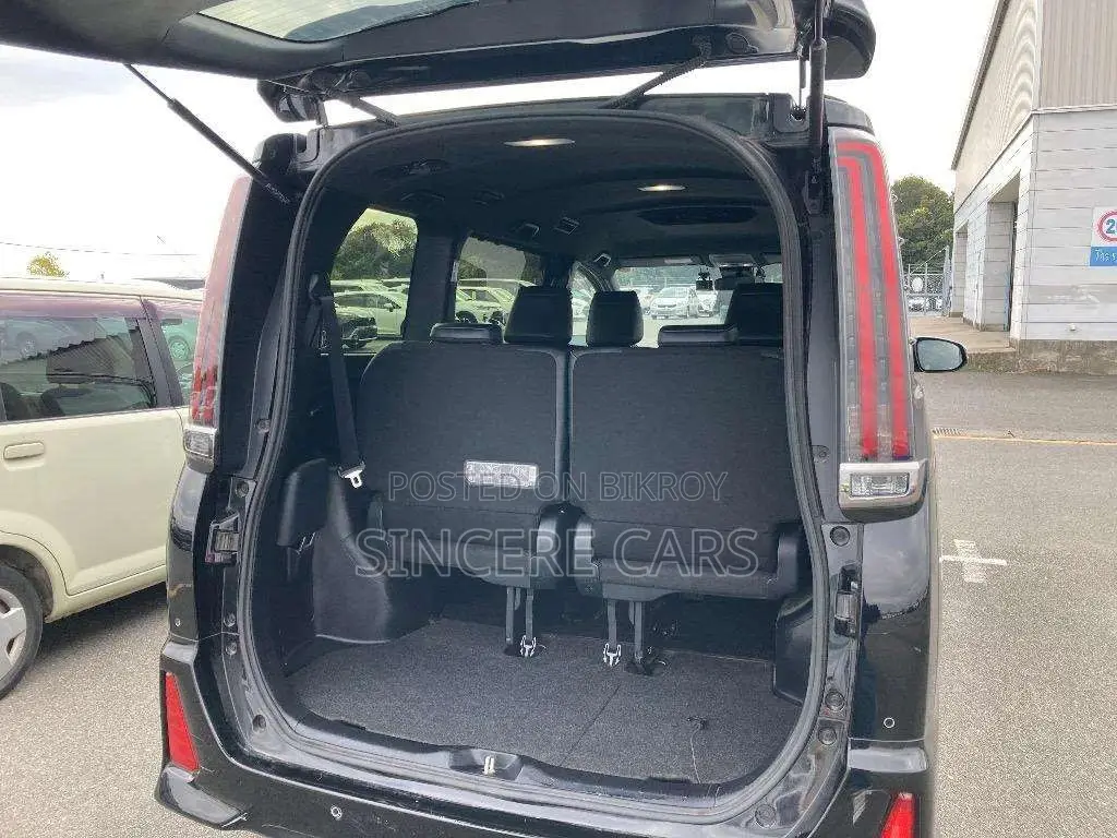 Toyota Noah SI WXB 3 HYB 3.5 2021
