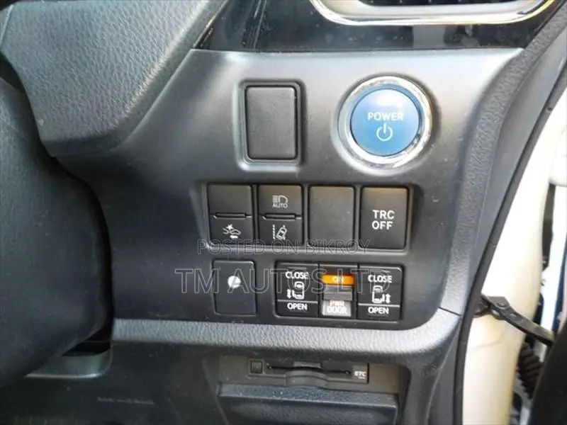 Toyota Esquire GI LED 4.0 PEARL 2020