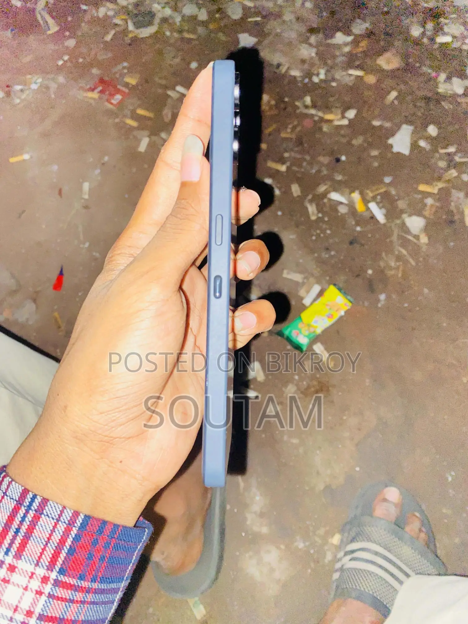 Apple iPhone 13 . (Used)