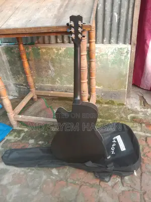 গিটার বিক্রি করব