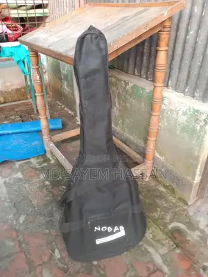 গিটার বিক্রি করব
