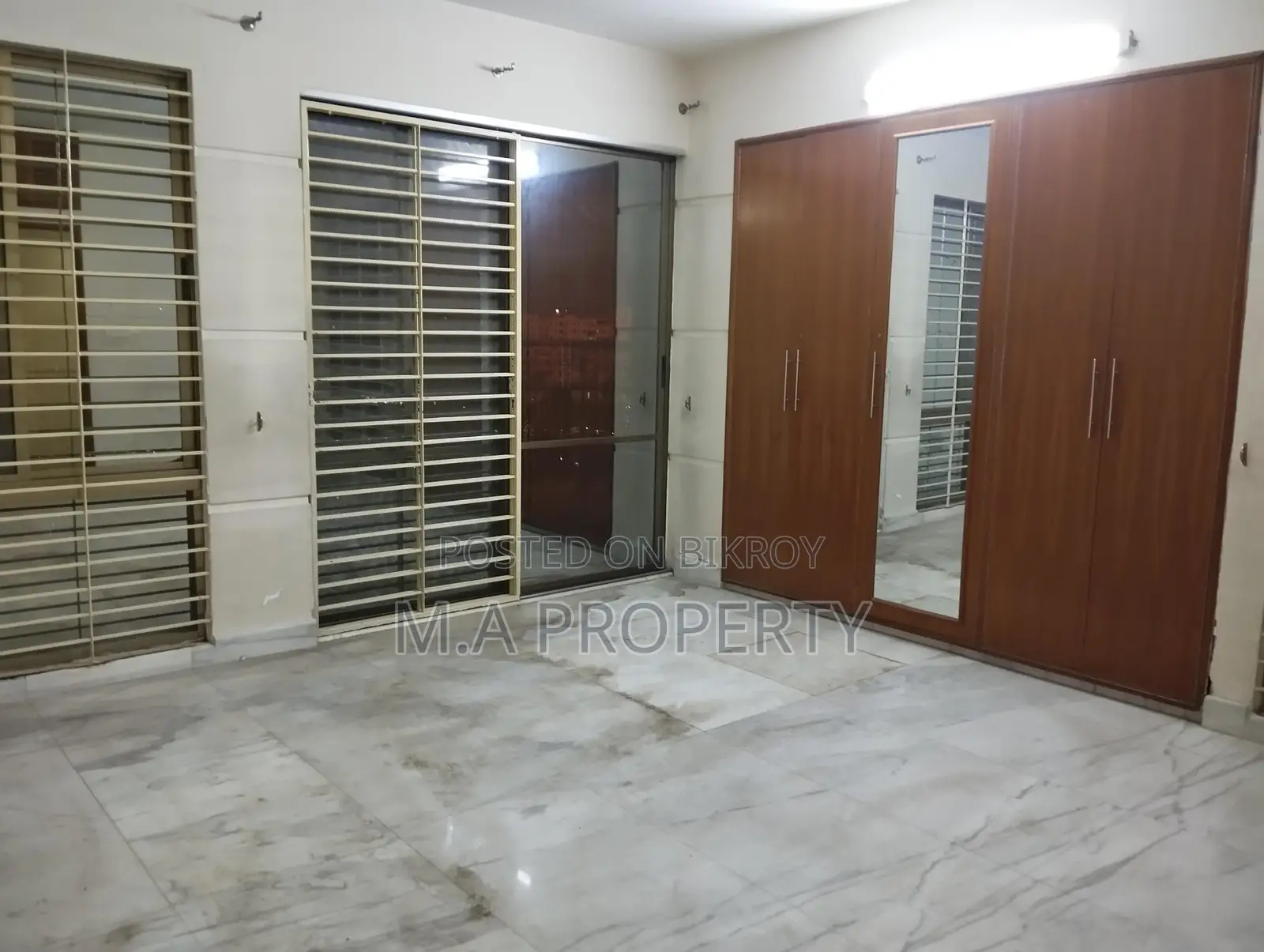 EXCLUSIVE UNFURNISHED FLAT RENT IN GULSHAN I