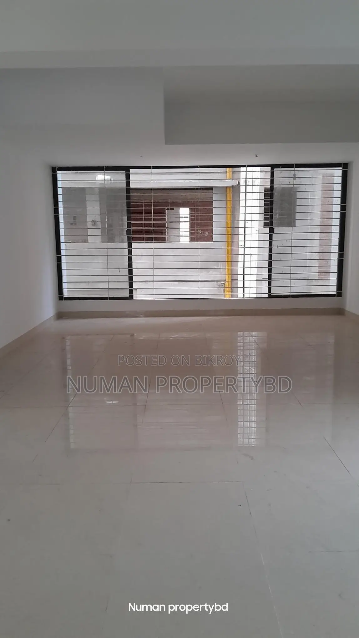 2400 sq ft 3 bedroom new luxurious semi-furnished flat for rent