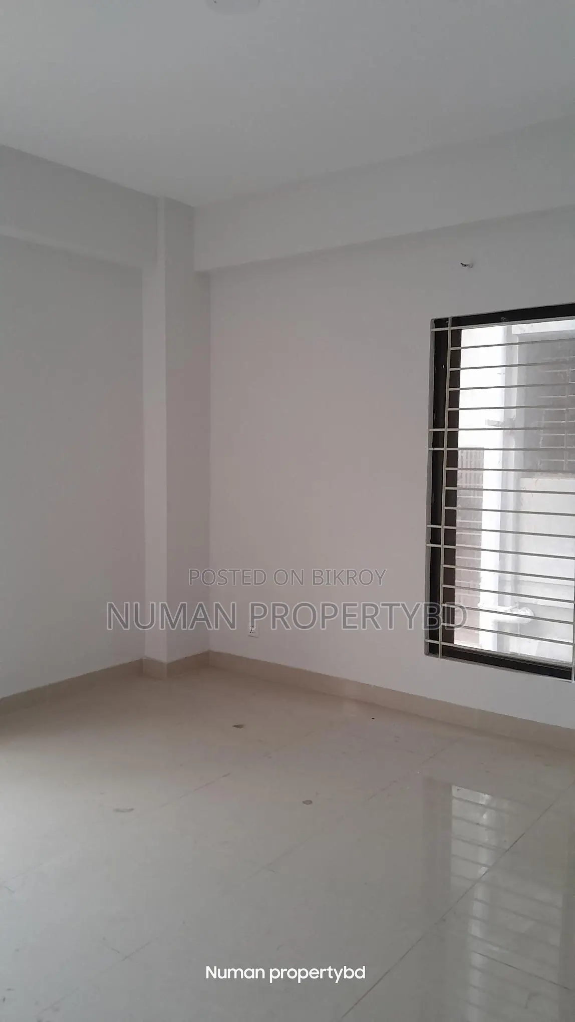 2400 sq ft 3 bedroom new luxurious semi-furnished flat for rent