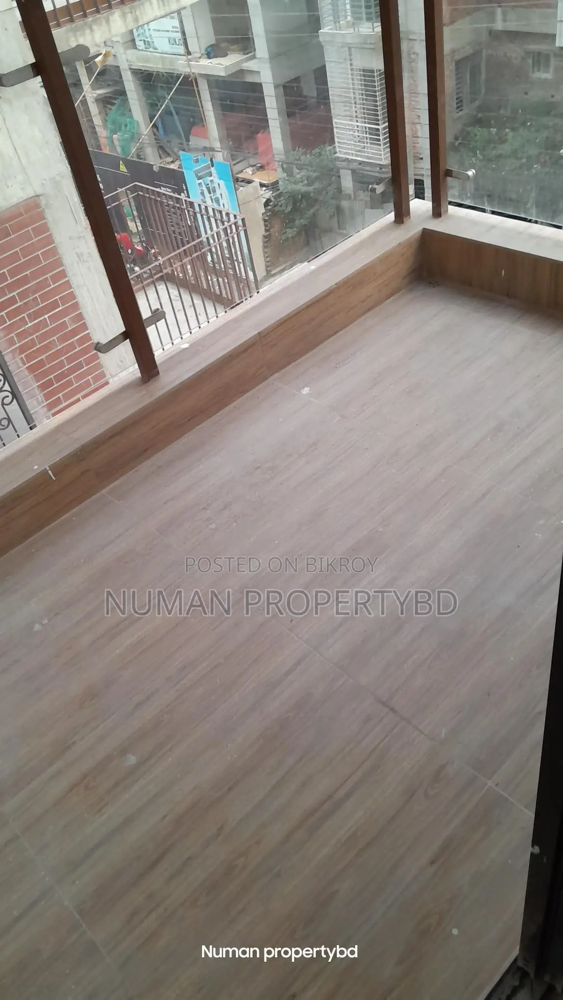 2400 sq ft 3 bedroom new luxurious semi-furnished flat for rent