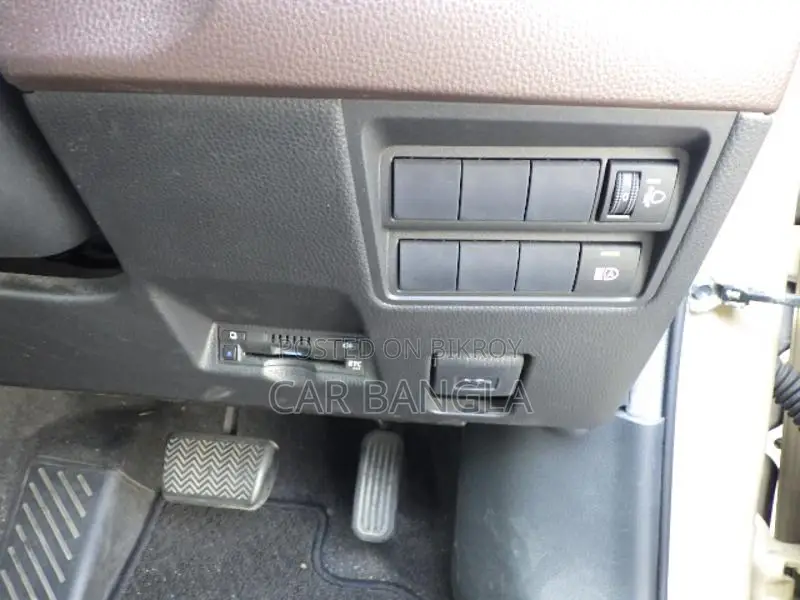Toyota Yaris Cross 𝐙 𝐋𝐄𝐀𝐓𝐇𝐄𝐑 2021