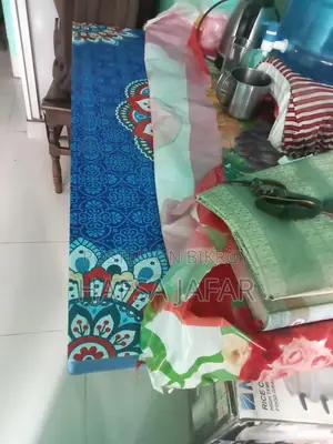 একটি ডাইনিং টেবিল বিক্রি হবে Rfl