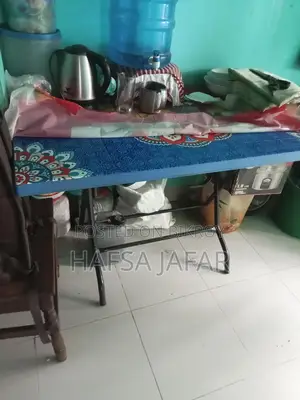 একটি ডাইনিং টেবিল বিক্রি হবে Rfl
