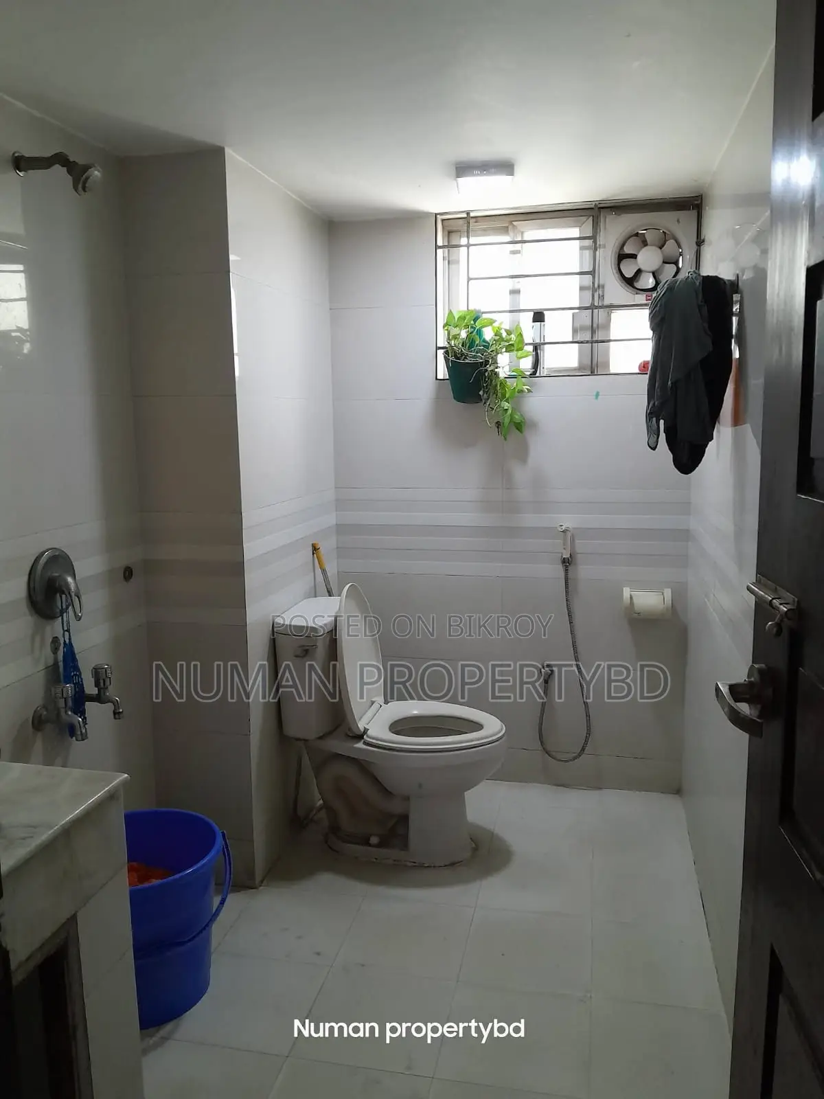 South-facing 4400 sq ft duplex 5 bedroom luxurious semi-furnished flat for rent