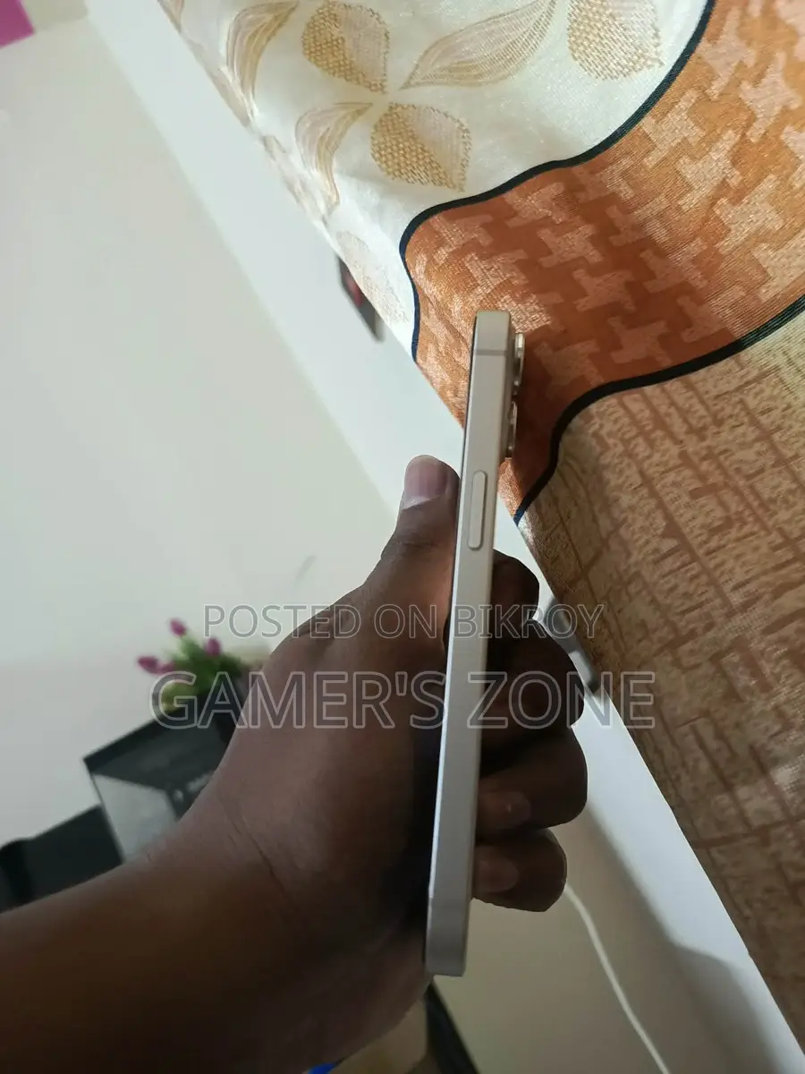 Apple iPhone 13 (Used)