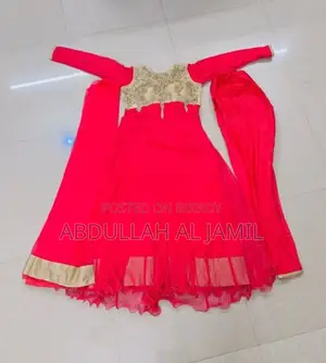 আকর্ষণীয় লাল ও সোনালী থ্রি-পিস