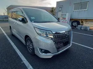 Toyota Esquire GI PKG HYB 2021